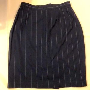 Ann Taylor black pencil skirt.  Size 6.